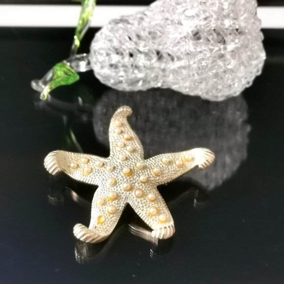Vintage Starfish Brooch with Cream Enamel and Micro Seed Pearls - Picture 2 of 7